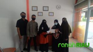 PK IMM KH Isyams salurkan bantuan donasi untuk Korban Banjir NTT melalui Lazismu Pekanbaru